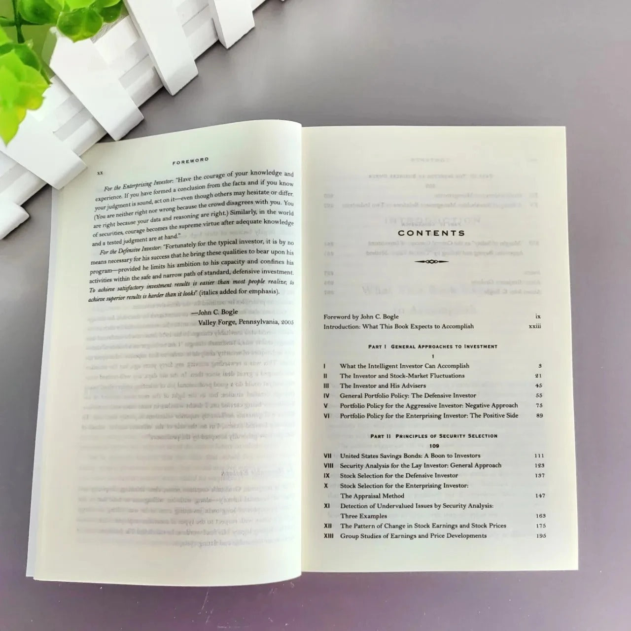 The Intelligent Investor: The Definitive Book on Value Investing (Financial Management for Adults)